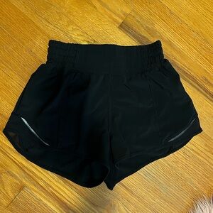 Lululemon Hotty Hot High-Rise Lined Short 2.5" Black Size 2 Excellent Condition